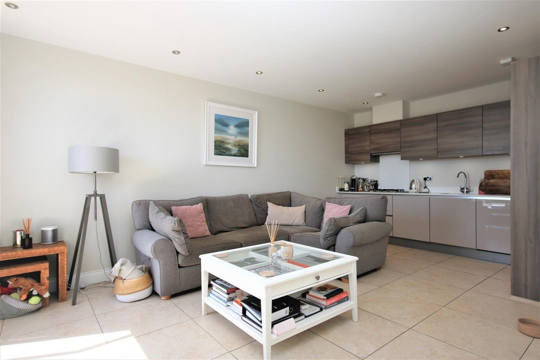 Flat Oakthorpe Road in Greater London