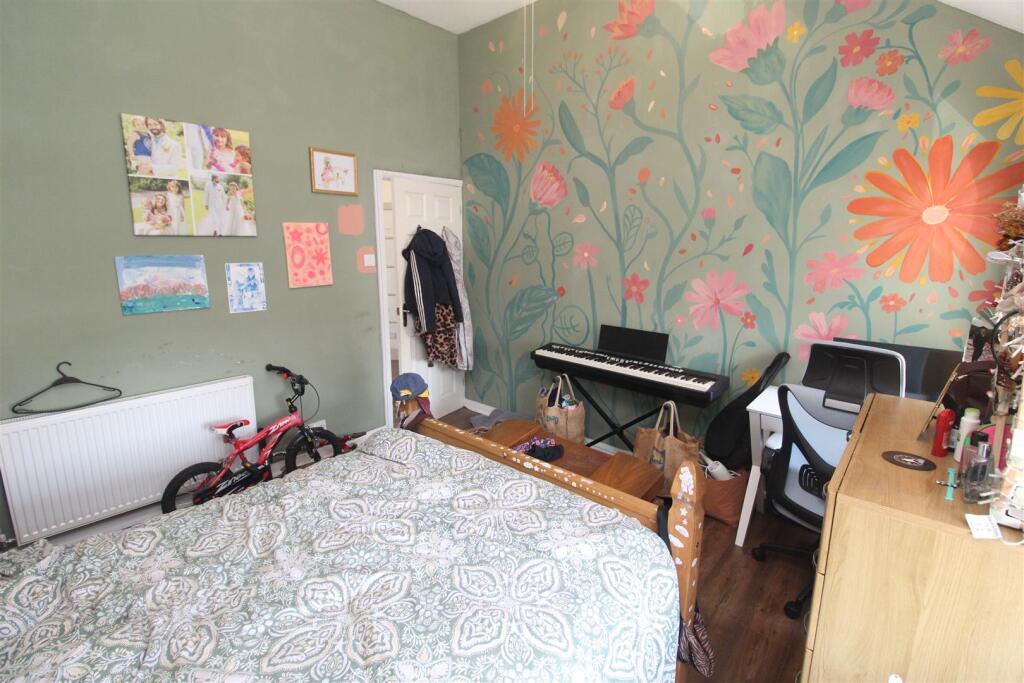 Flat Upper Kincraig Street in Cardiff