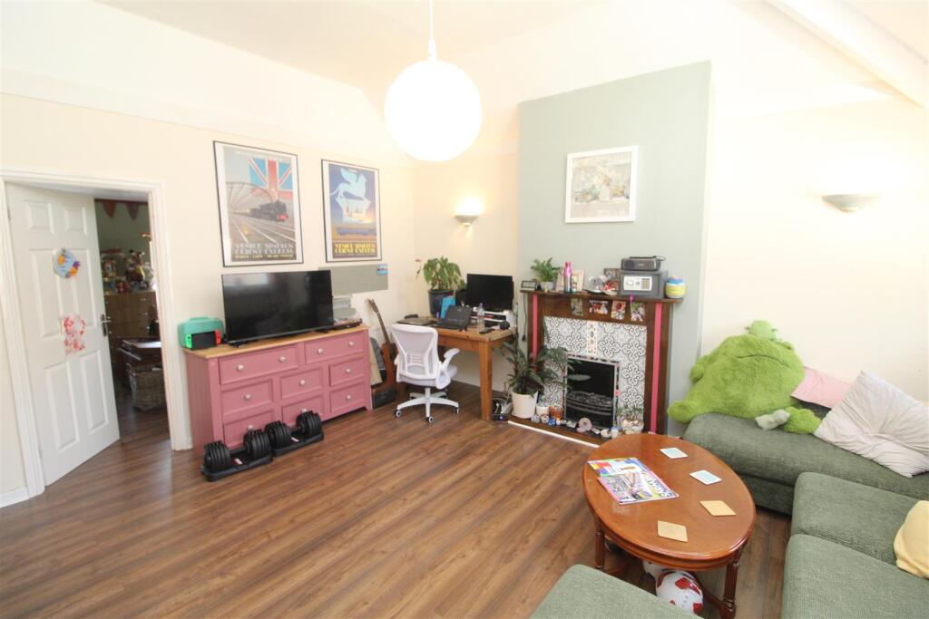 Flat Upper Kincraig Street in Cardiff
