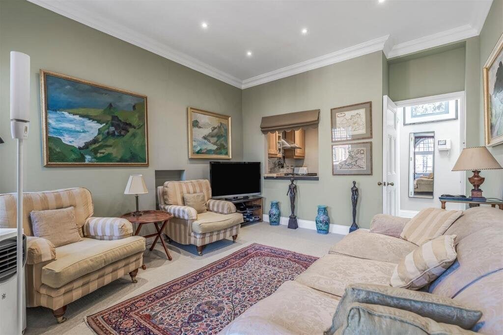 Flat Sloane Gardens in Greater London