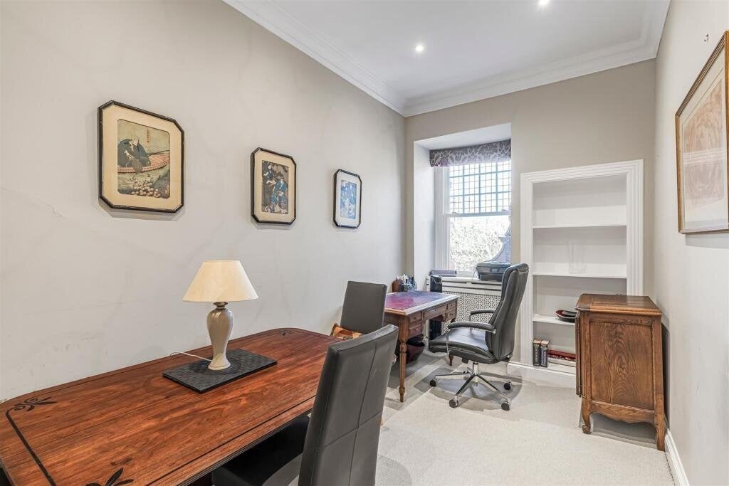 Flat Sloane Gardens in Greater London