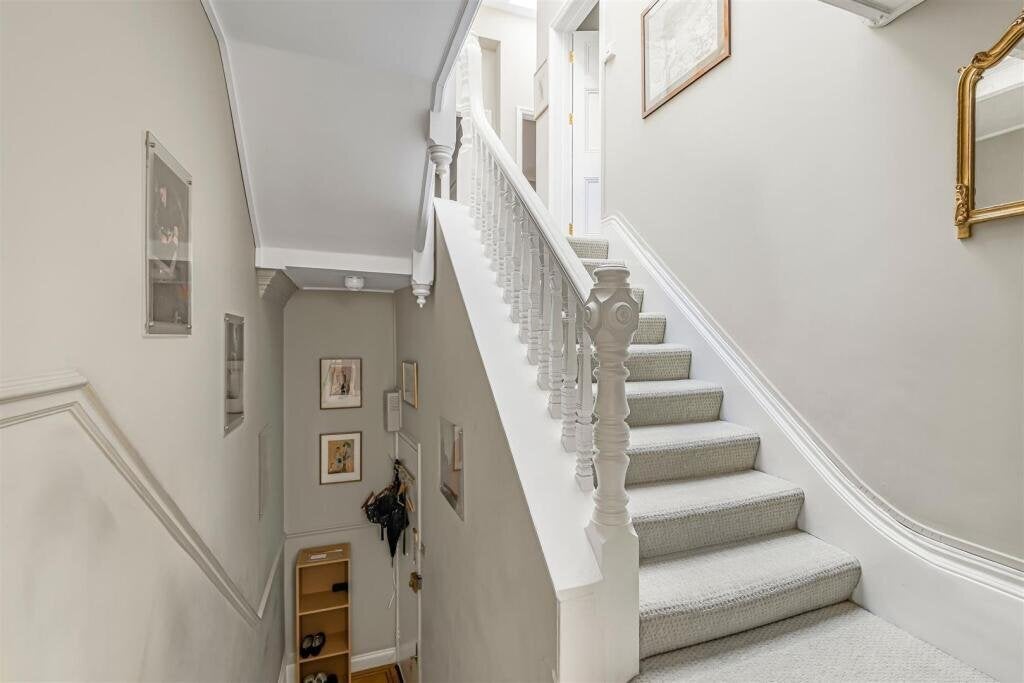 Flat Sloane Gardens in Greater London