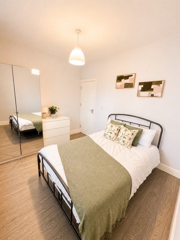 Flat Cambridge Heath Road in Greater London