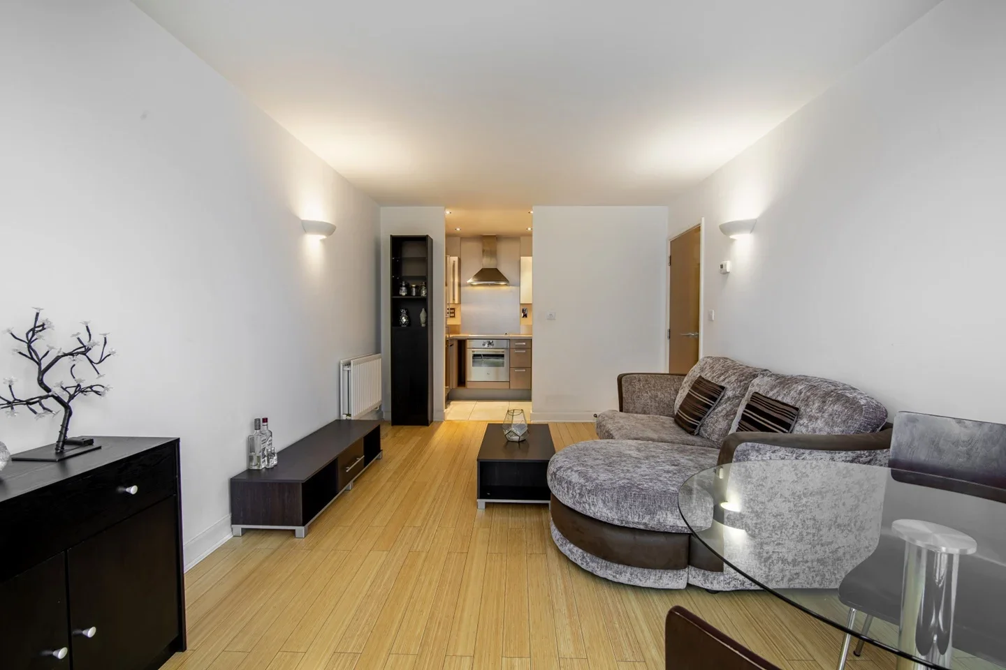 Flat Blackwall Way in Greater London