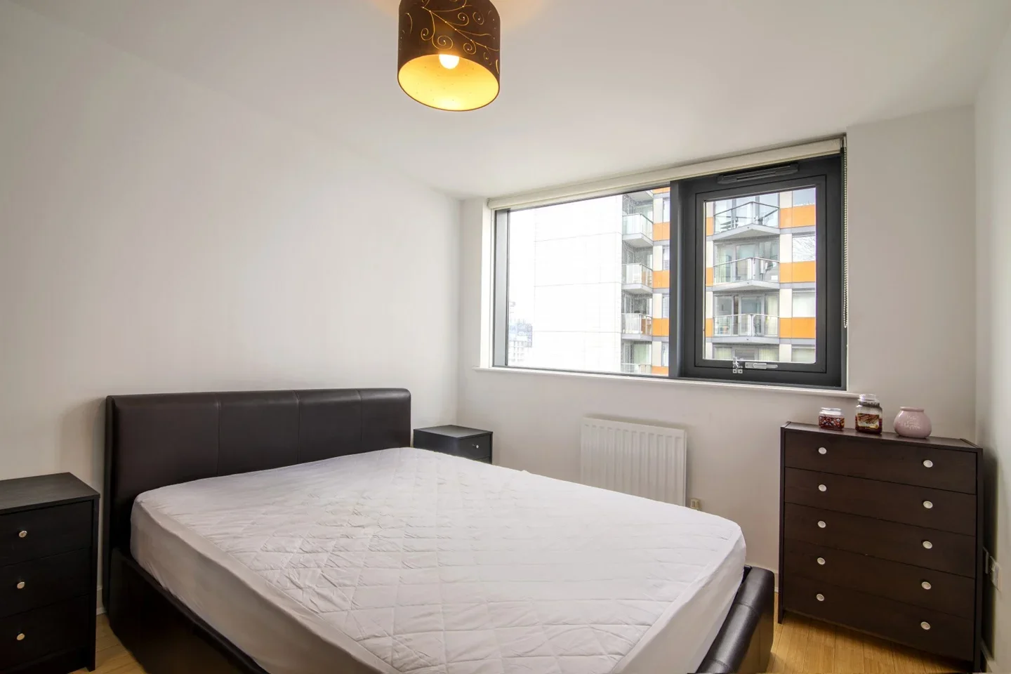 Flat Blackwall Way in Greater London