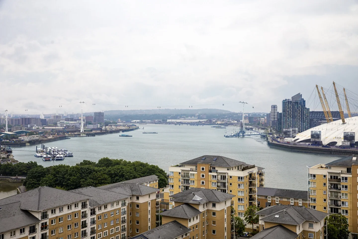 Flat Blackwall Way in Greater London