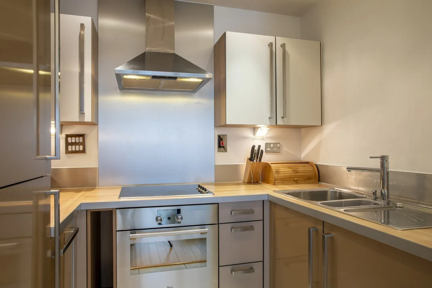 Flat Blackwall Way in Greater London
