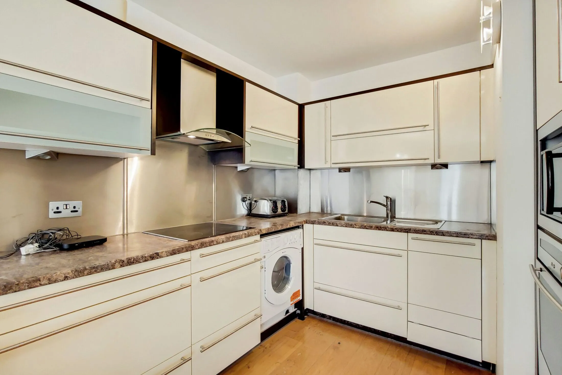 Flat Westferry Road in Greater London