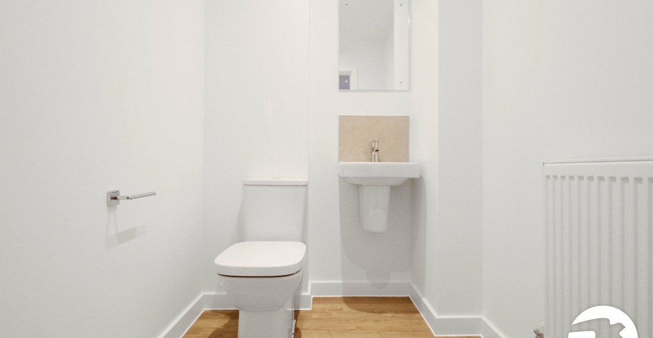 Flat Alkerden Lane in Dartford