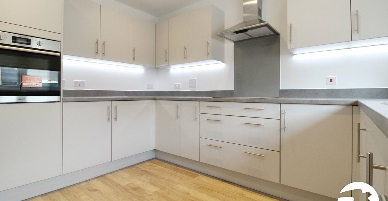 Flat Alkerden Lane in Dartford