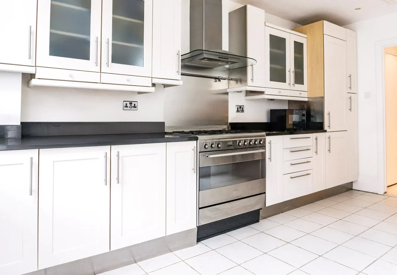 Room Brookville Road in Greater London