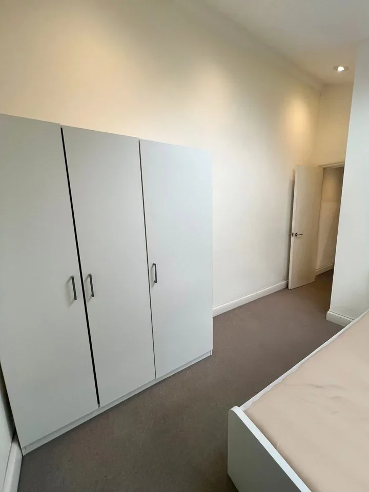 Room Brookville Road in Greater London