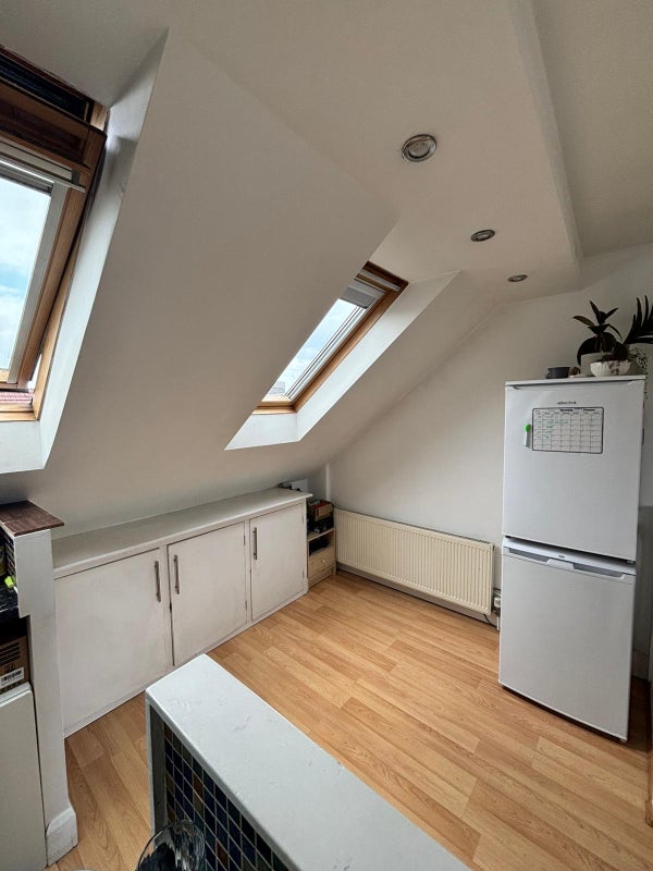 Room Collingbourne Road in Greater London