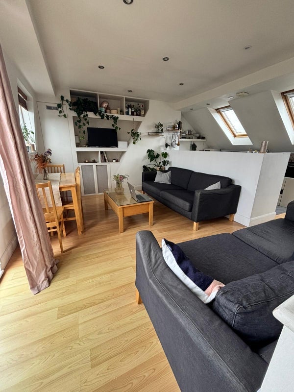 Room Collingbourne Road in Greater London