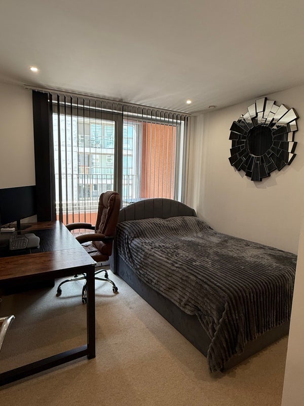 Flat Lanterns Way in Greater London