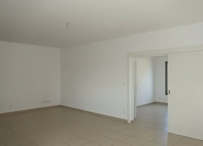 Flat Rue Notre-Dame-des-Sept-Douleurs in Avignon