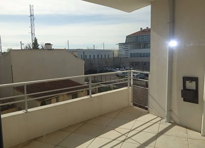 Flat Rue Notre-Dame-des-Sept-Douleurs in Avignon