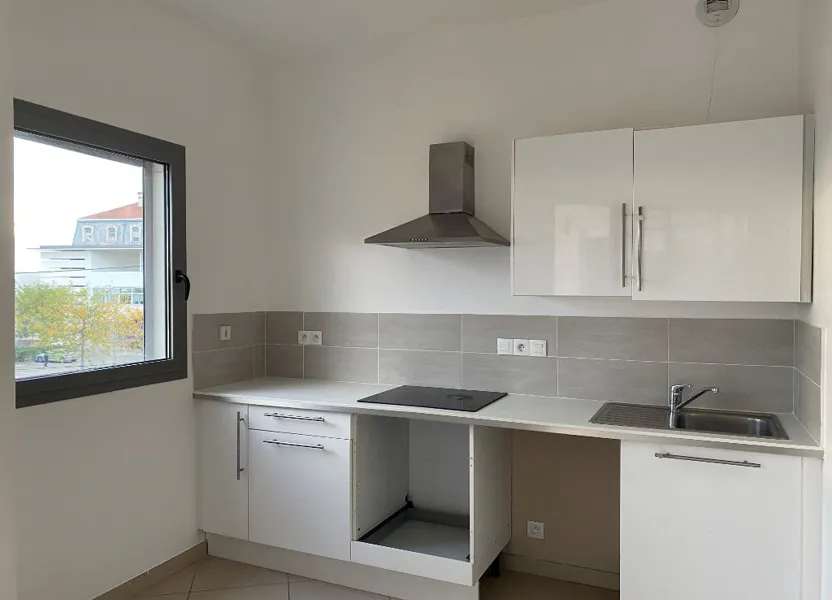 Flat Rue Notre-Dame-des-Sept-Douleurs in Avignon