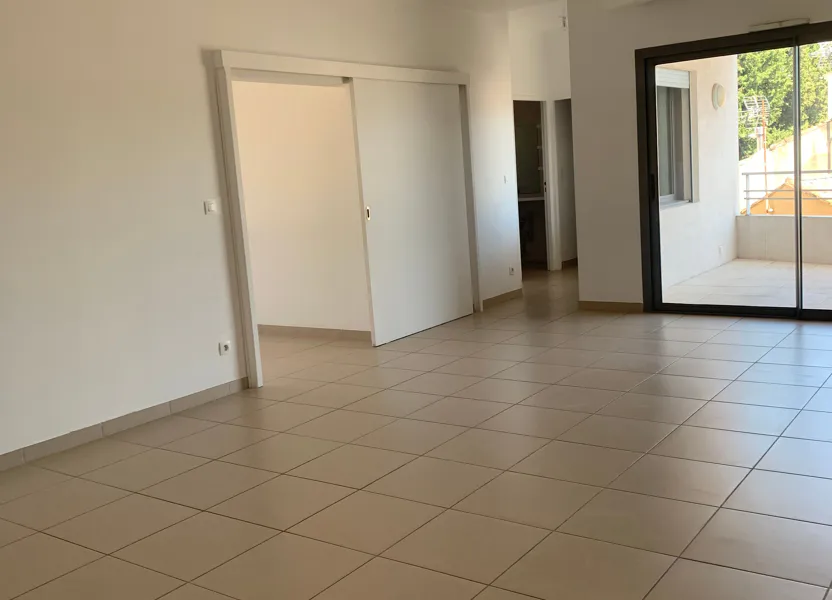 Flat Rue Notre-Dame-des-Sept-Douleurs in Avignon