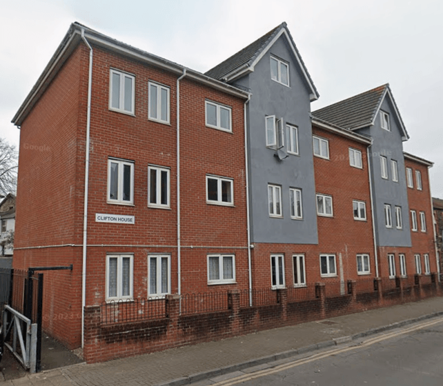 Flat Upper Clifton Street in Cardiff