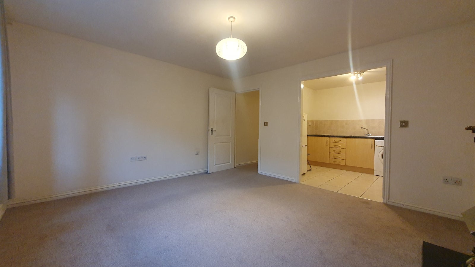 Flat Upper Clifton Street in Cardiff