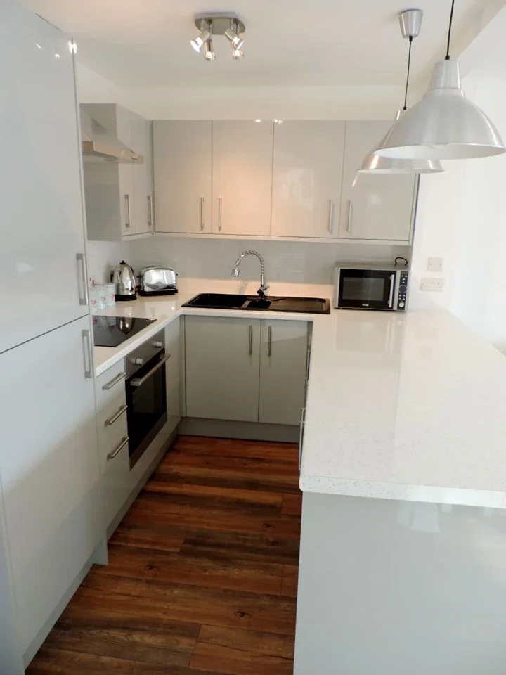 Flat Heron Place in Greater London