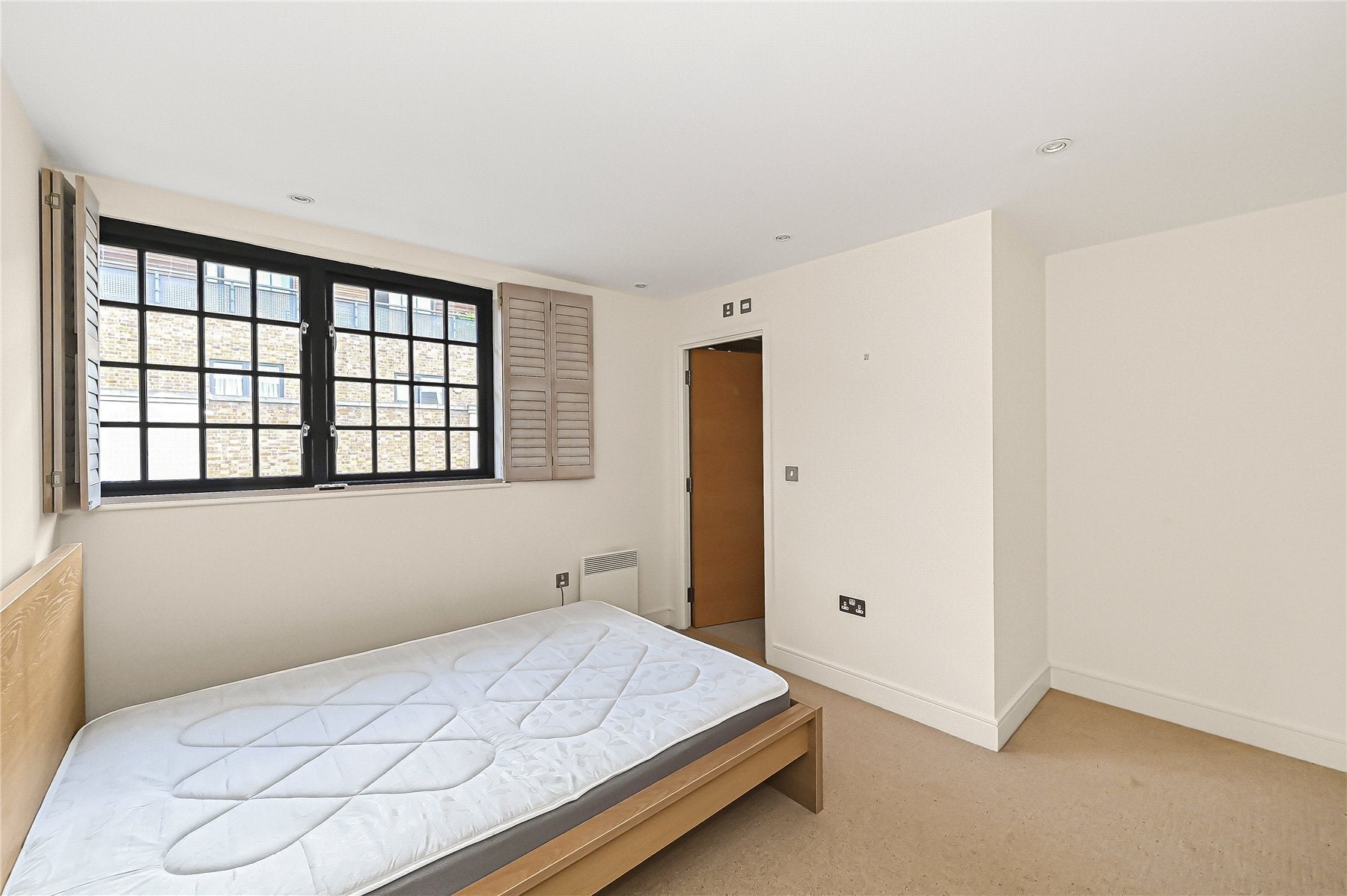 Flat Cayenne Court in Greater London