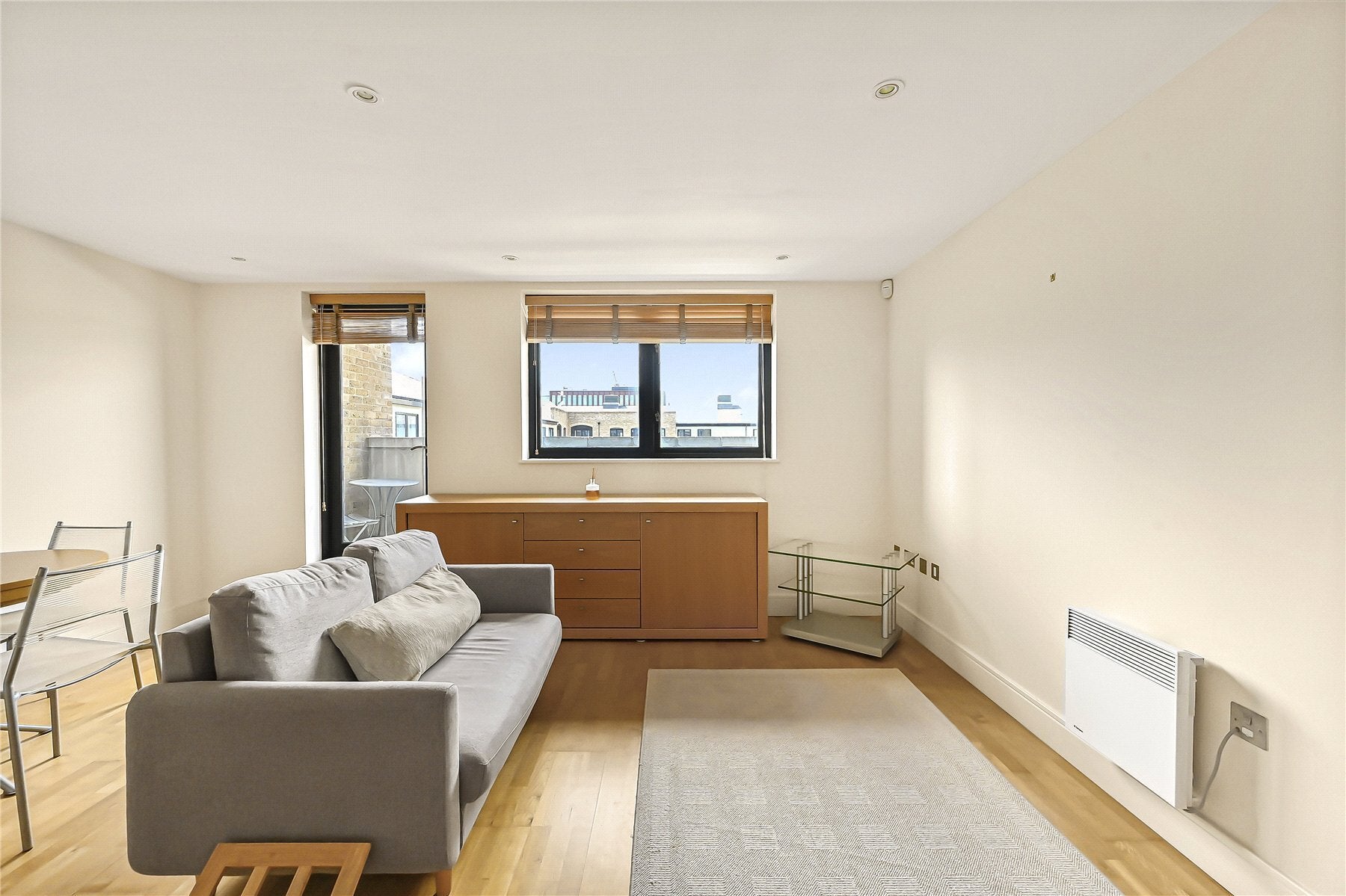 Flat Cayenne Court in Greater London