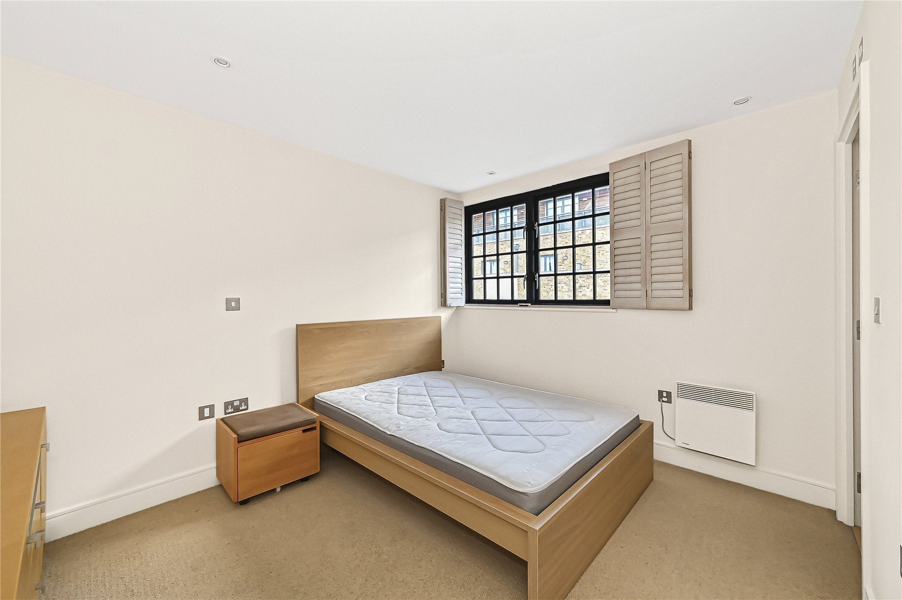 Flat Cayenne Court in Greater London