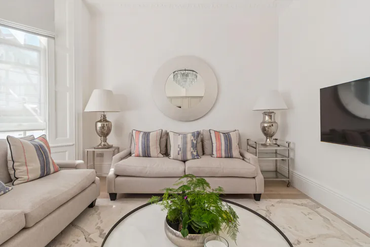 Flat Stafford Terrace in Greater London