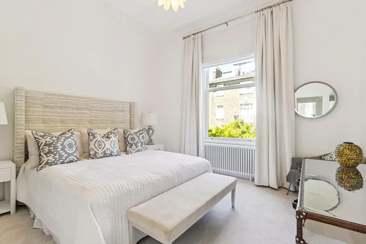 Flat Stafford Terrace in Greater London