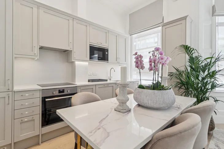 Flat Stafford Terrace in Greater London