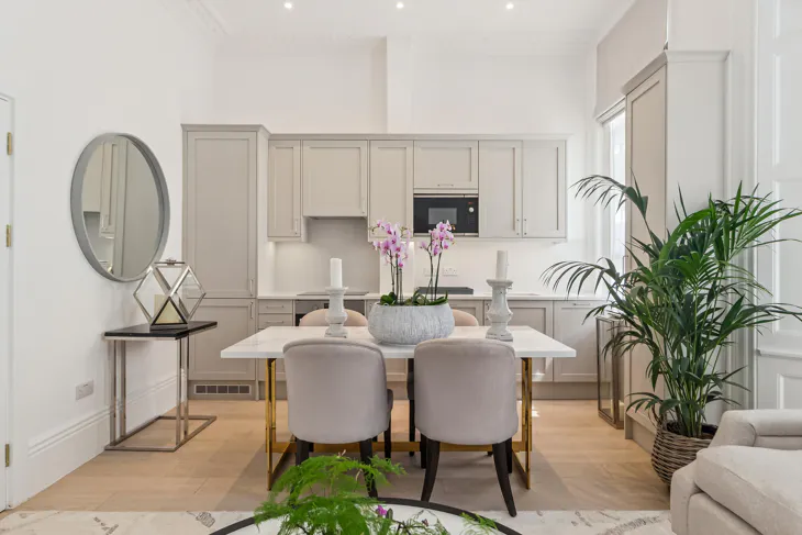 Flat Stafford Terrace in Greater London