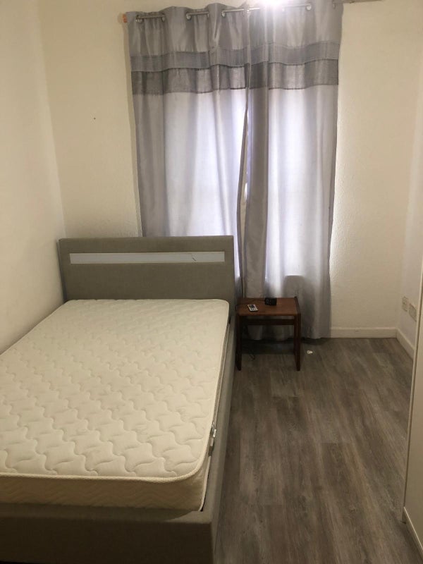 Room Gloucester Road in Bristol