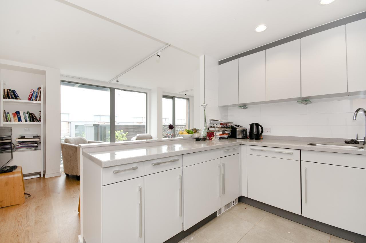 Flat Richmond Grove in Greater London