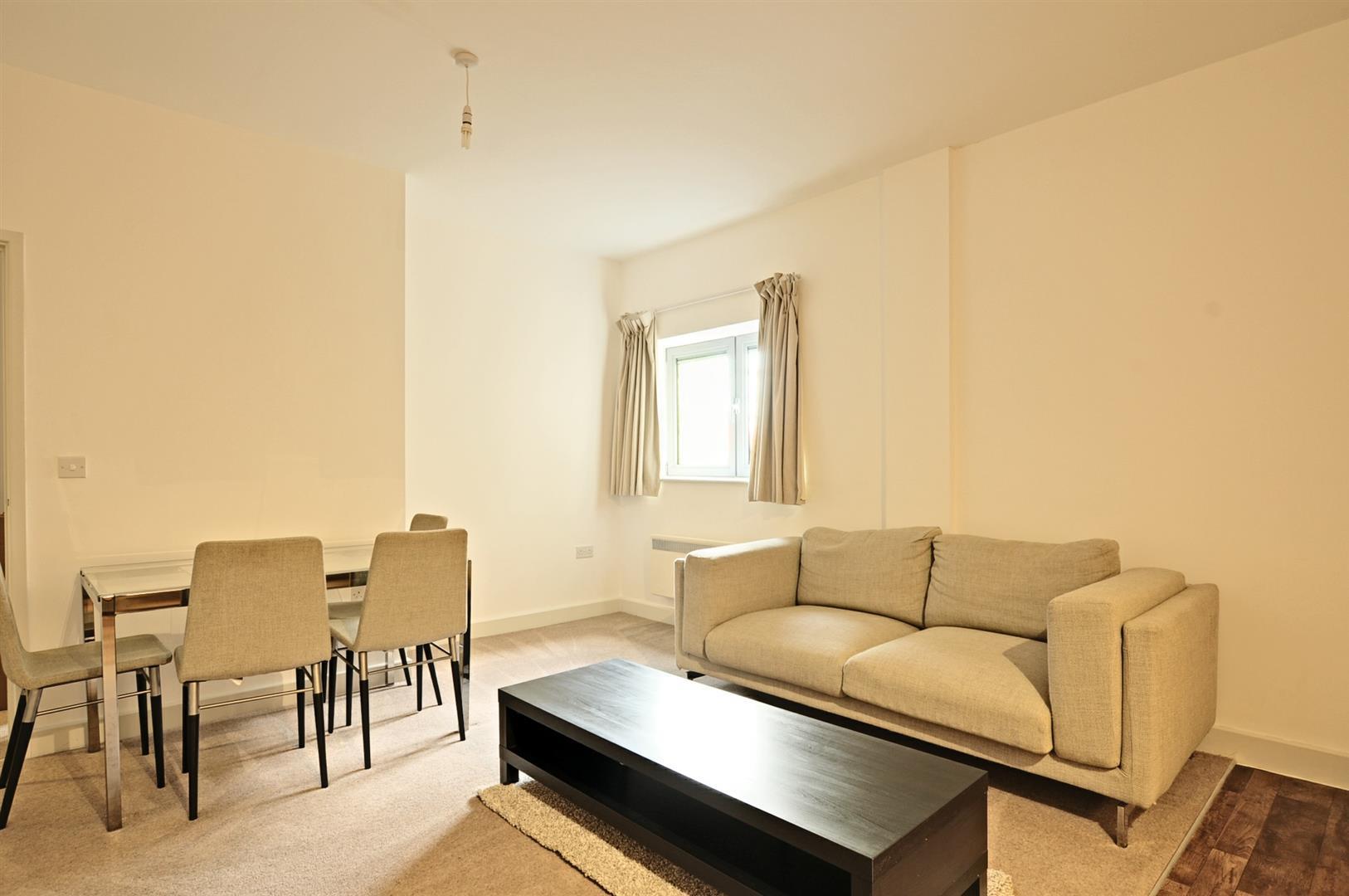 Flat Between Towns Road in Oxford