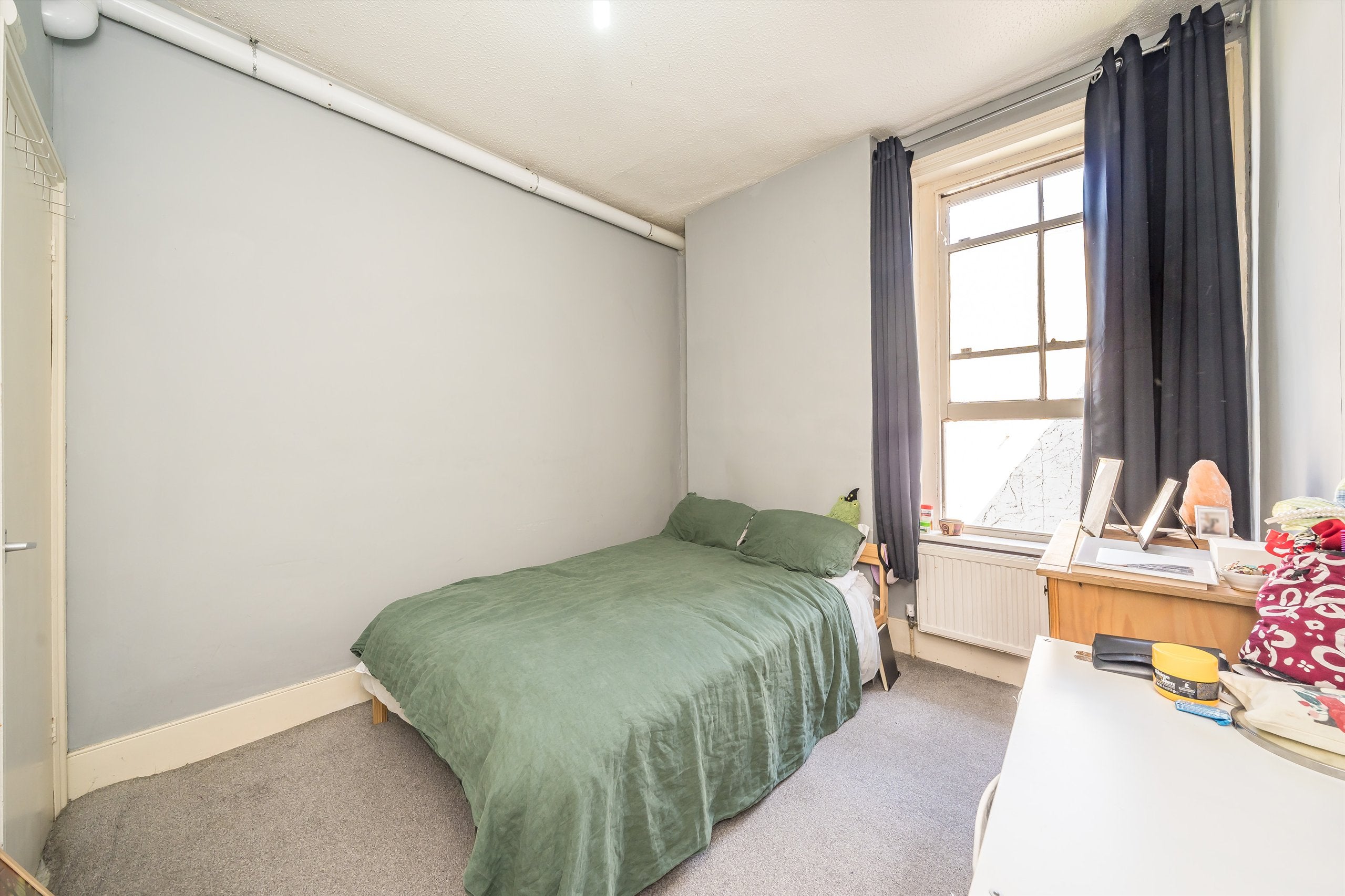 Flat Larkhall Rise in Greater London