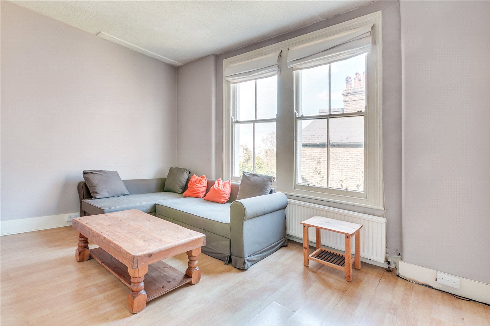 Flat Larkhall Rise in Greater London