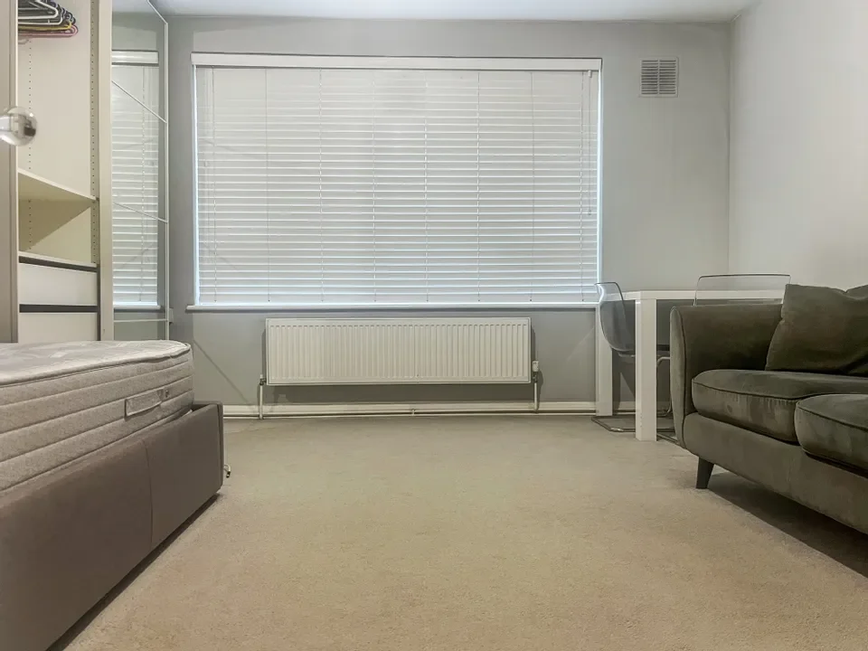 Flat Moylan Road in Greater London