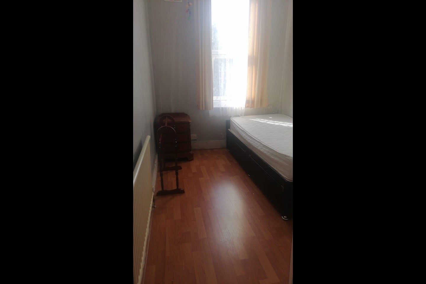 Room Strone Road in Greater London