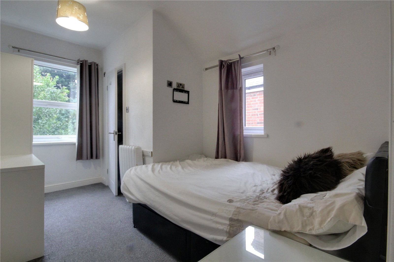Room Salisbury Road in Reading