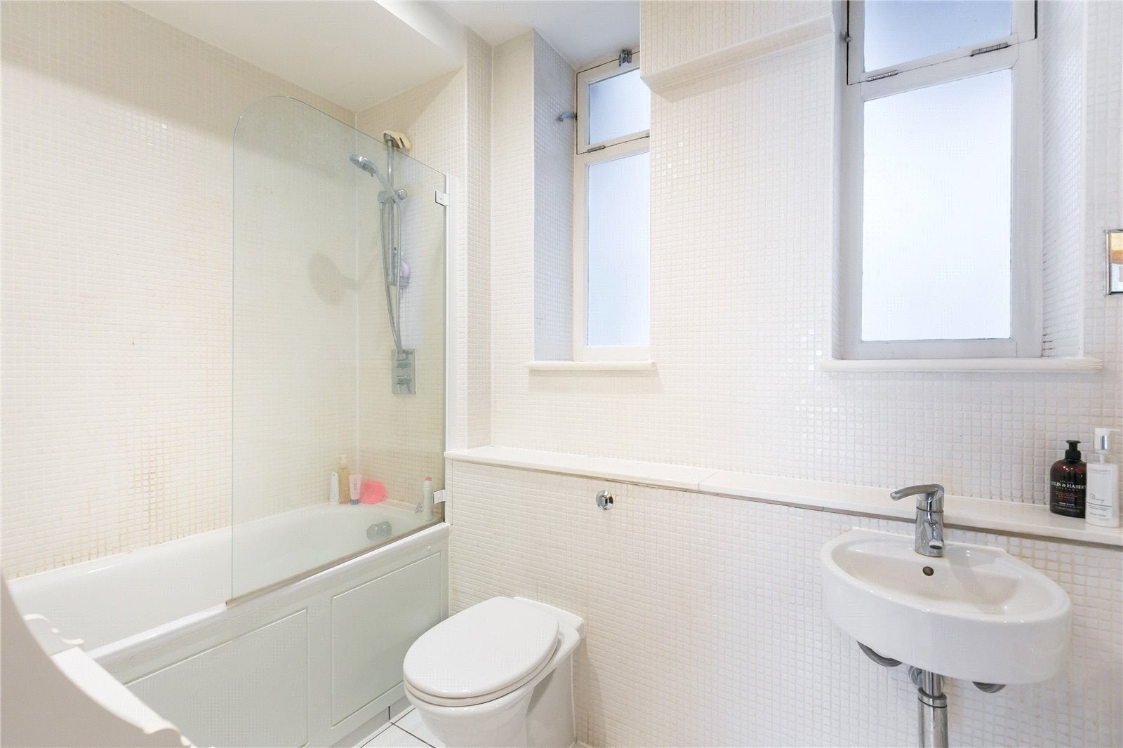 Flat Mac Farren Place in City of Westminster