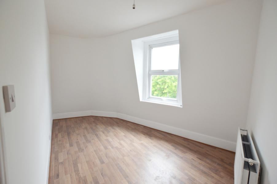 Flat Goldsmiths' Row in Greater London