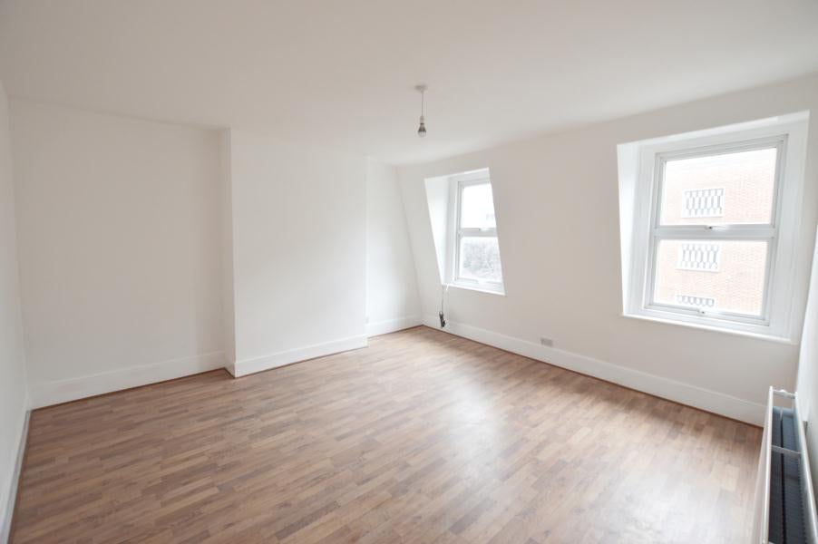 Flat Goldsmiths' Row in Greater London