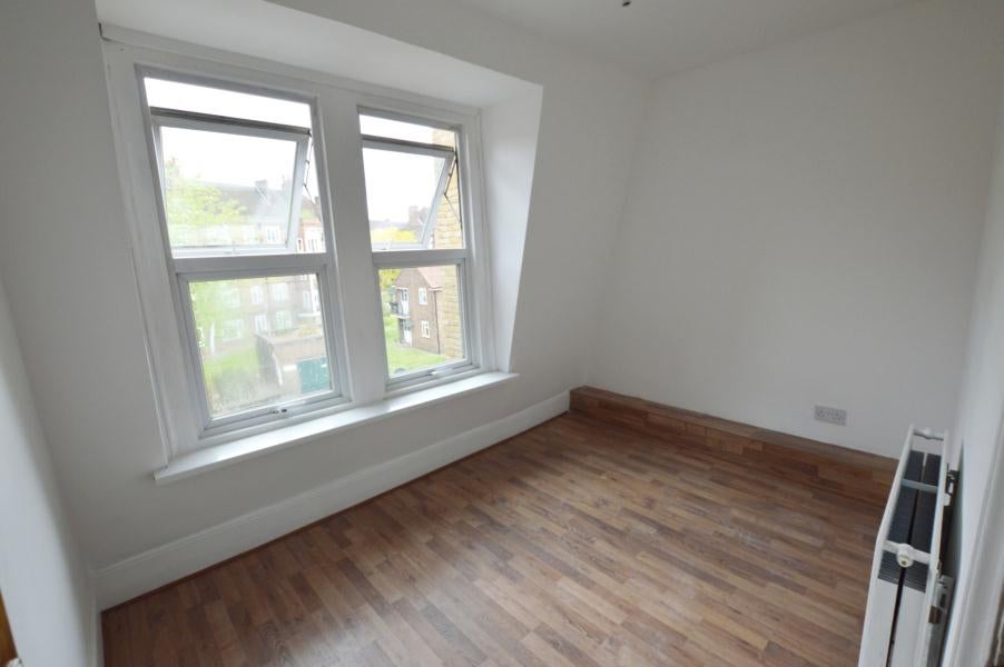 Flat Goldsmiths' Row in Greater London