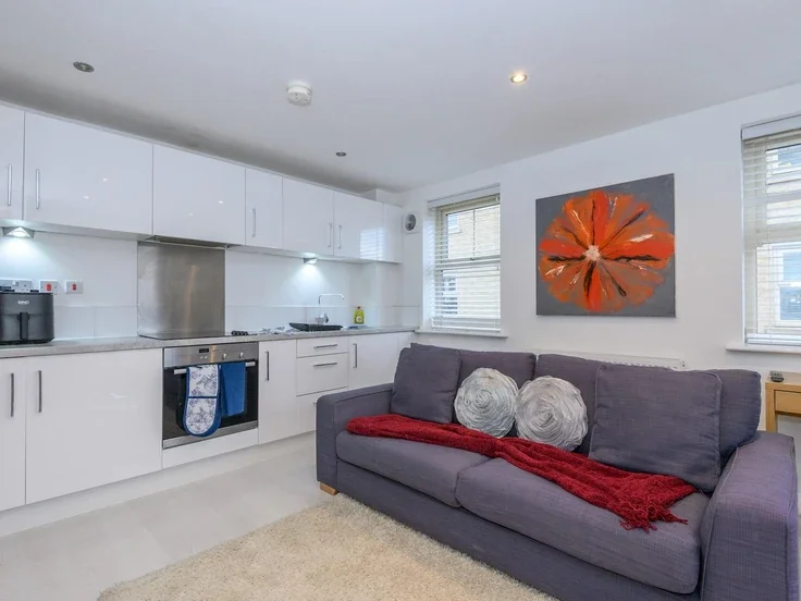 House Holts Crest Way in Leeds