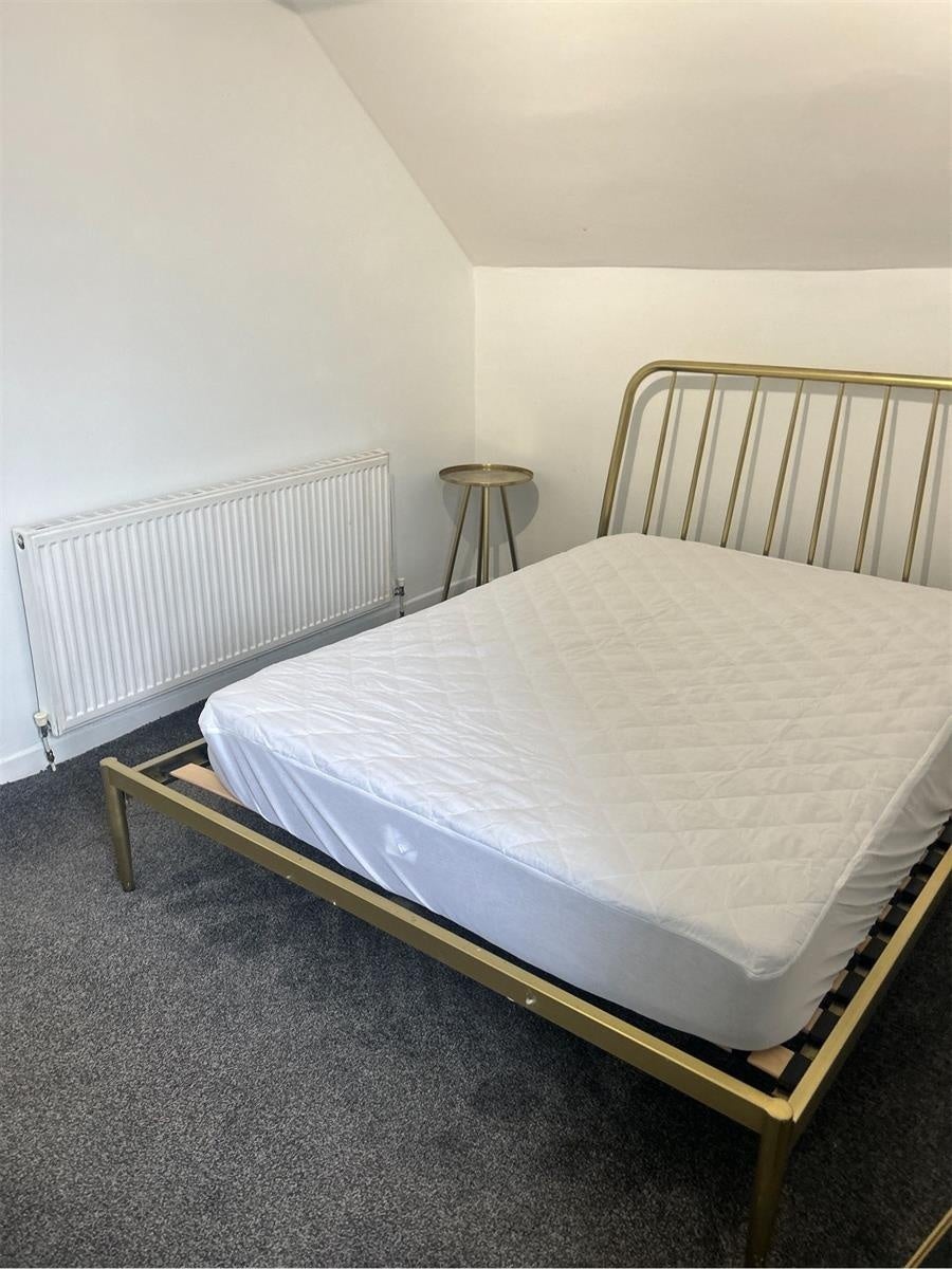 Flat Derby Road in Manchester