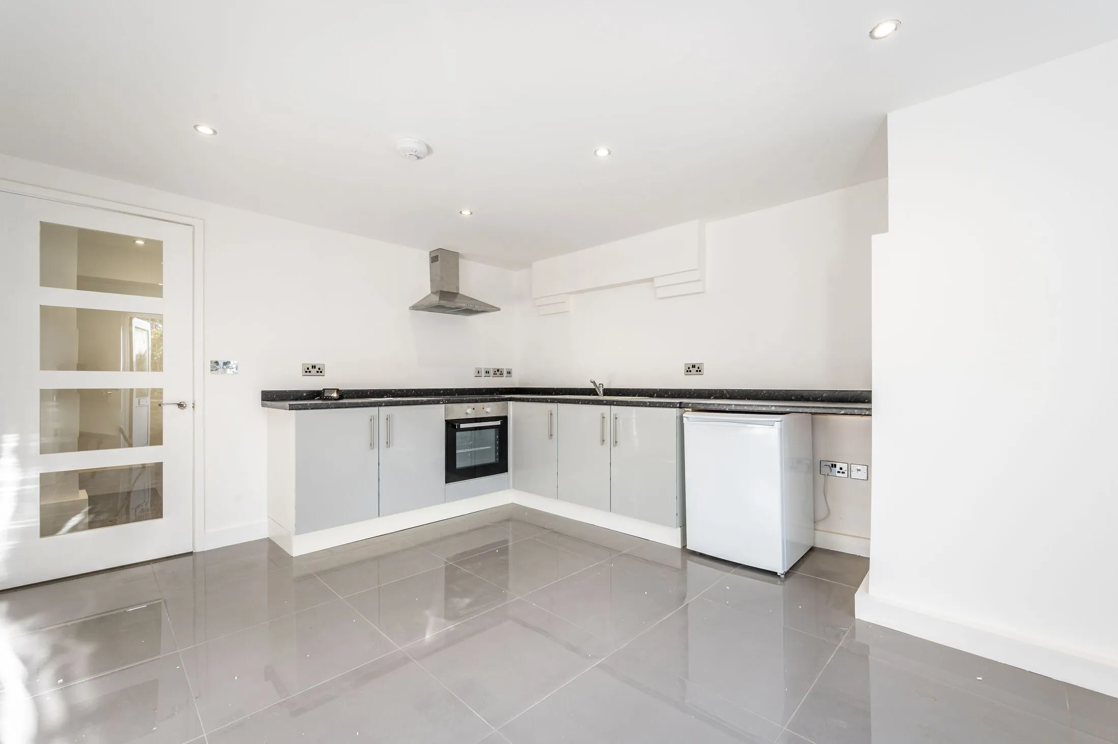 Flat Oakhill Road in Greater London