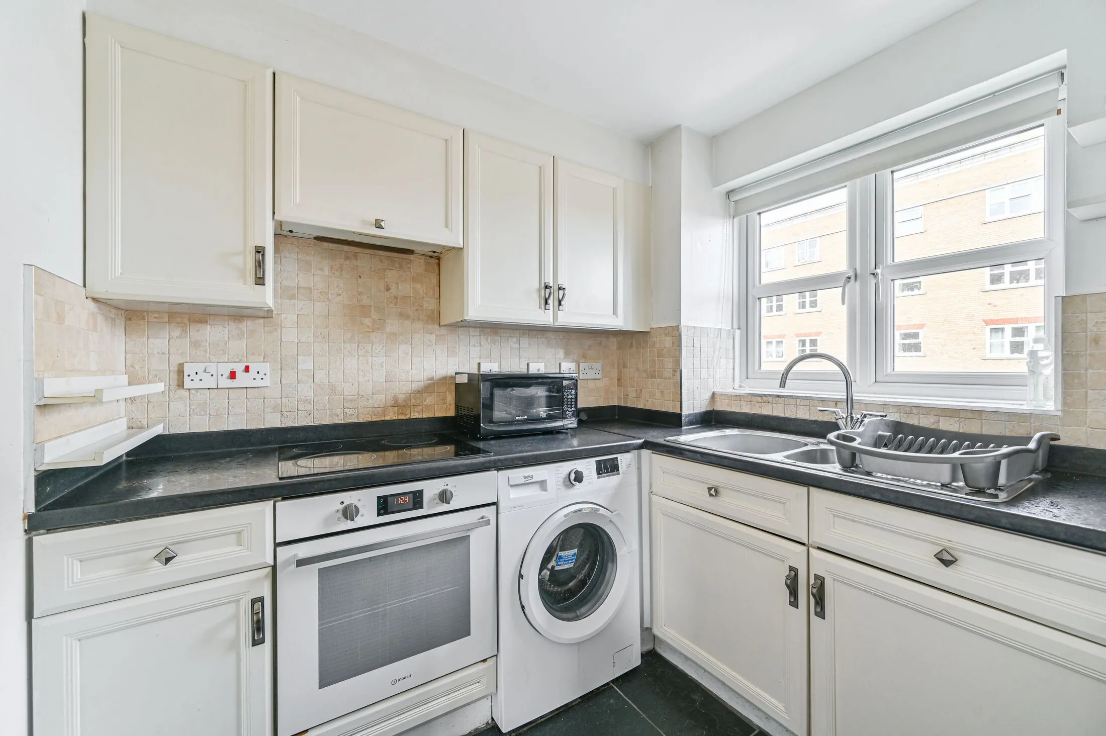 Flat Clarence Road in Greater London