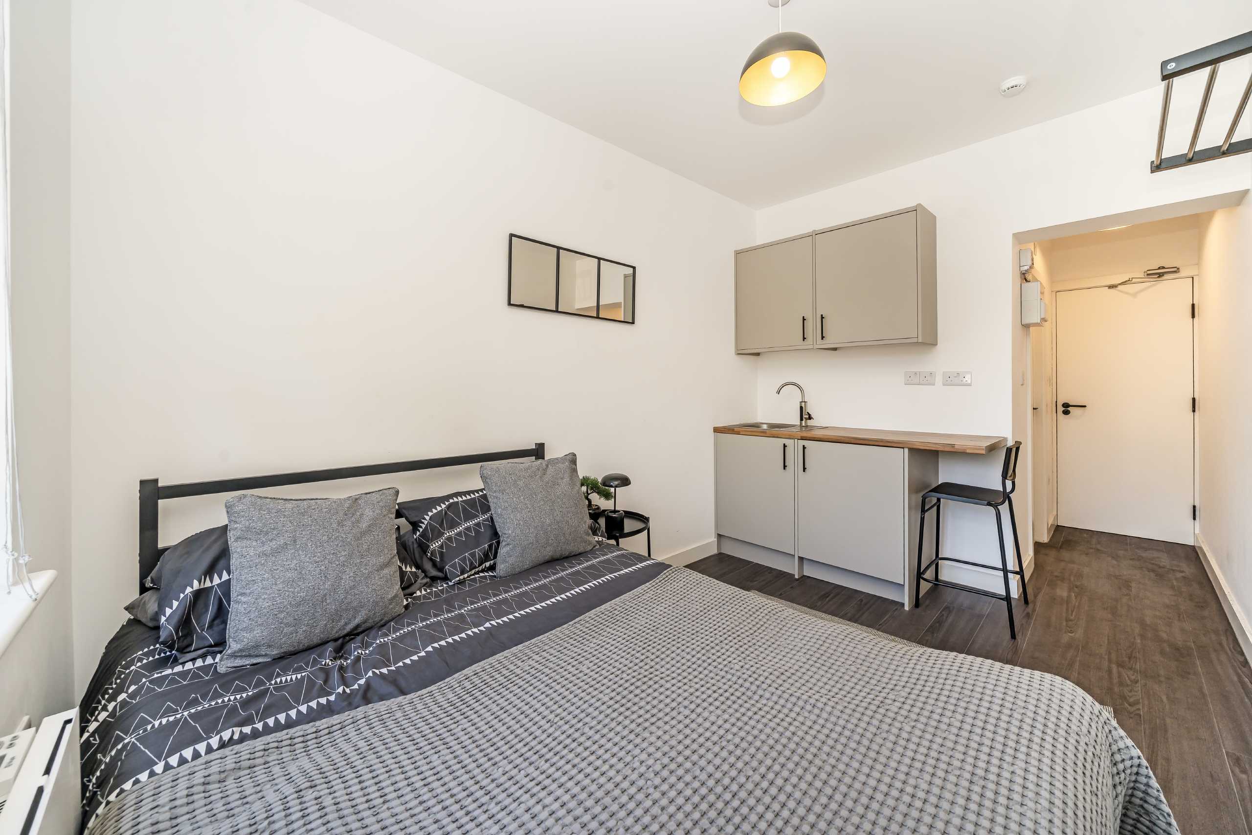 Flat Upper Tulse Hill in Greater London